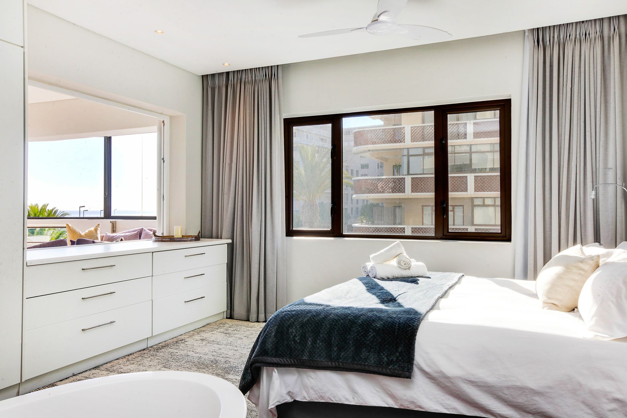 Backup Powered Sea View Apartment On The Promenade Cape Town Exterior photo