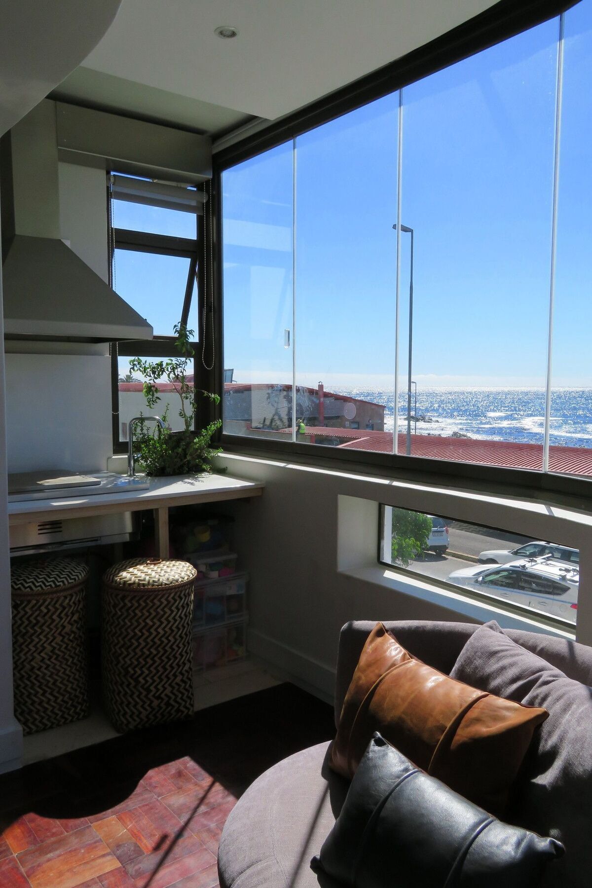 Backup Powered Sea View Apartment On The Promenade Cape Town Exterior photo